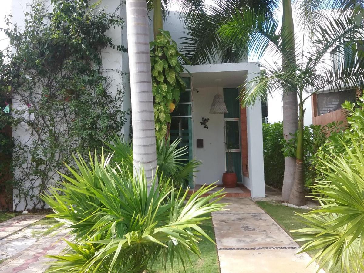 לינה וארוחת בוקר פלאייה דל כרמן Casa Rioja Playacar מראה חיצוני תמונה